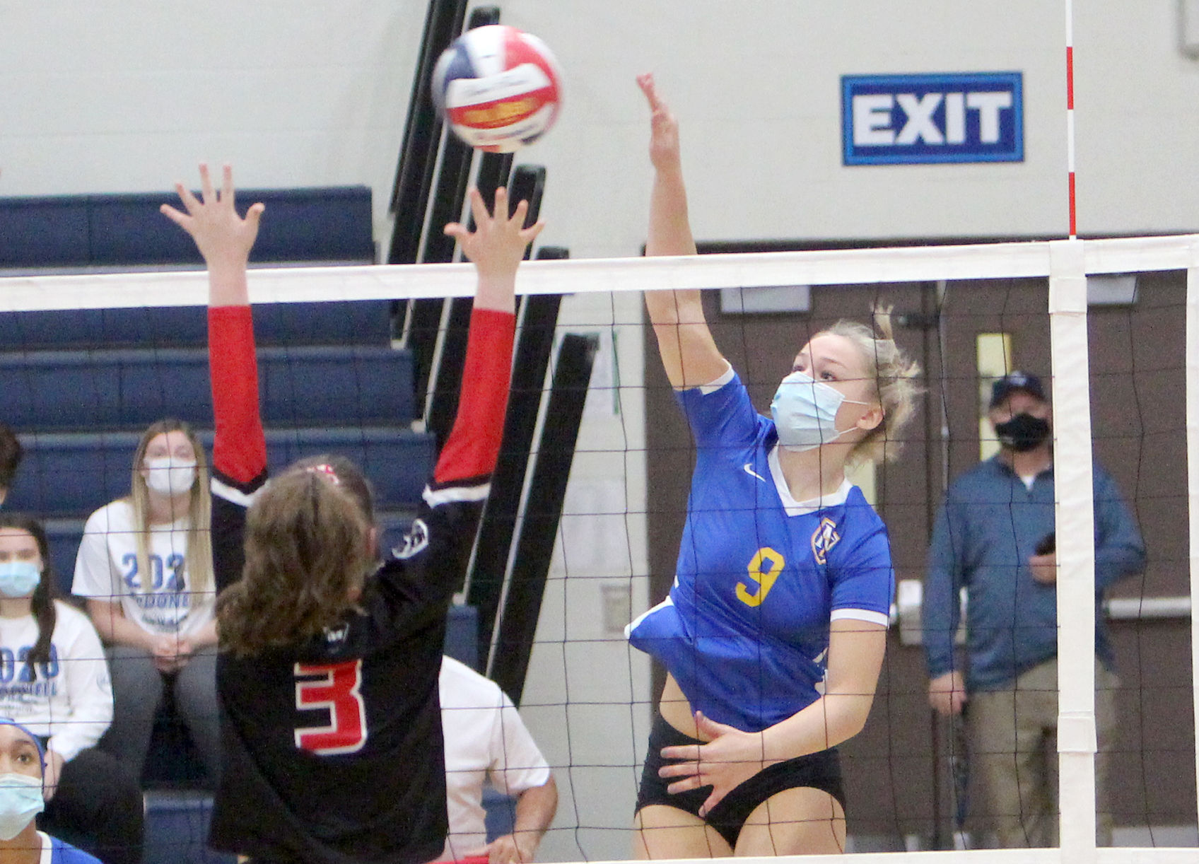 McDonell volleyball vs Prentice at Division 4 state semifinals 11-7-20